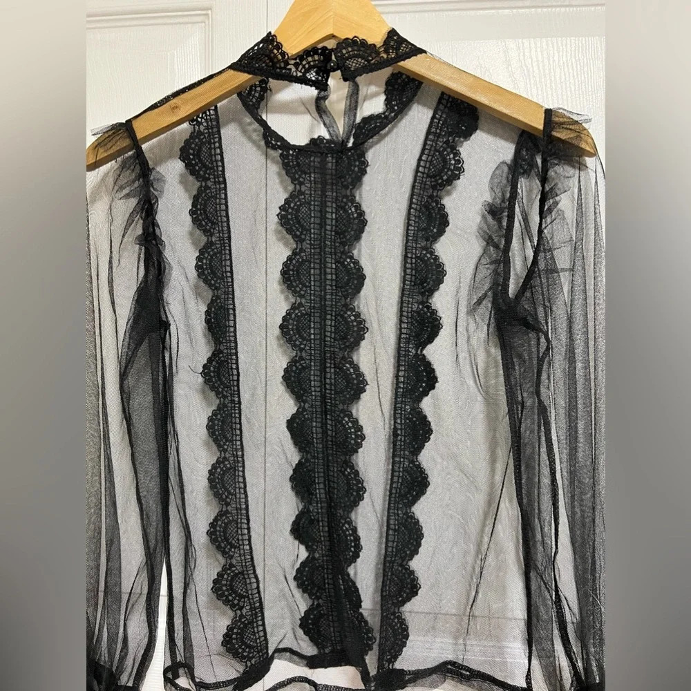 Lace Top Size Small - Picture 6 of 7